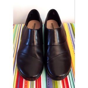 Clarks 9.5W Black Dress Shoes -Worn Once!